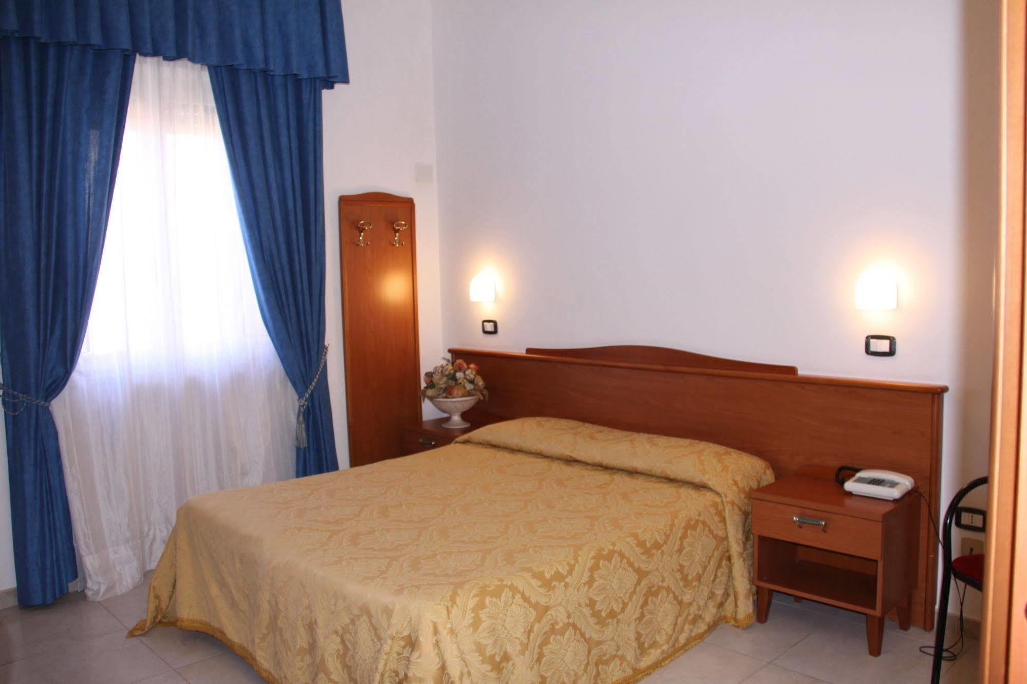 Hotel Falcone Vieste Exterior foto