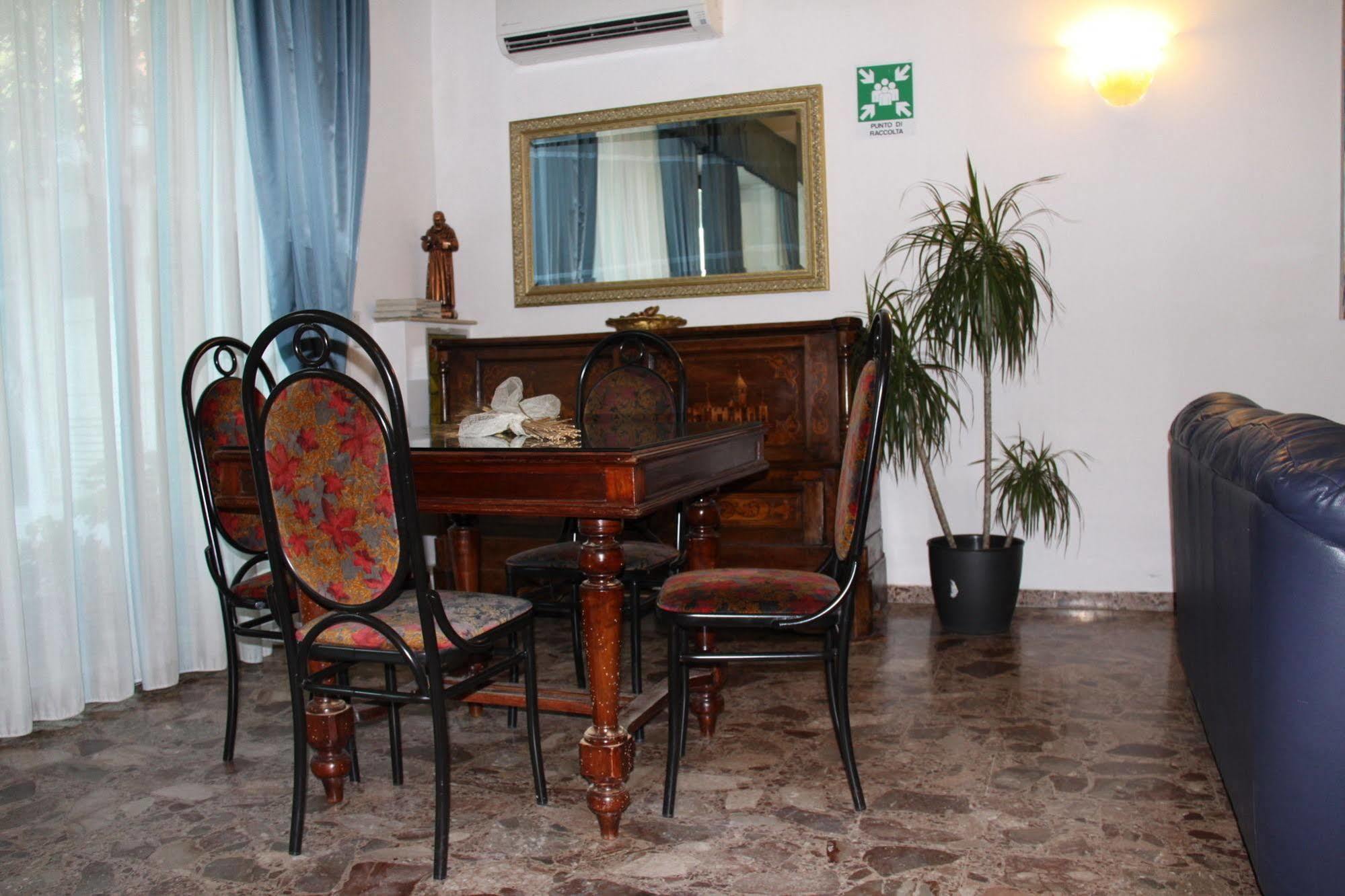 Hotel Falcone Vieste Exterior foto