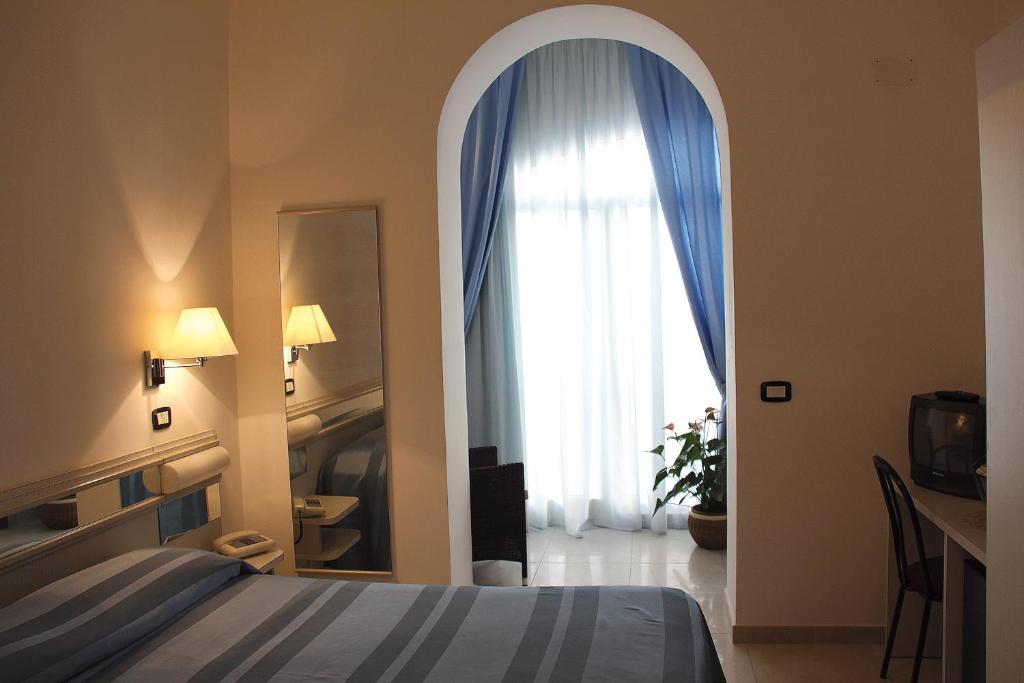 Hotel Falcone Vieste Exterior foto
